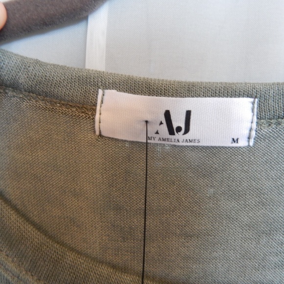 NWT AJ Green Sleeveless Tee with Knotted Hem - Picture 2 of 2